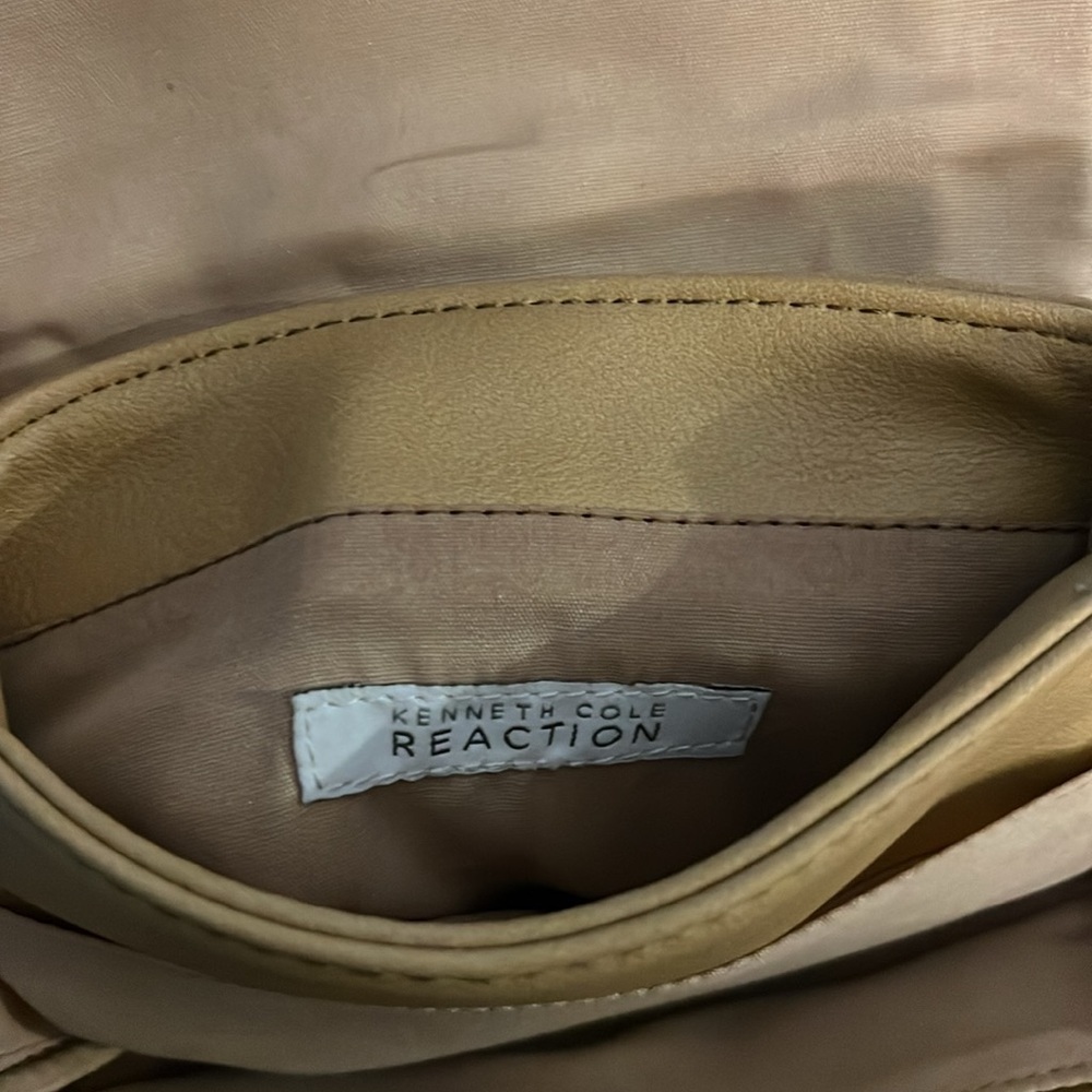 Kenneth Cole Reaction Beige Crossbody Bag - Picture 3 of 4